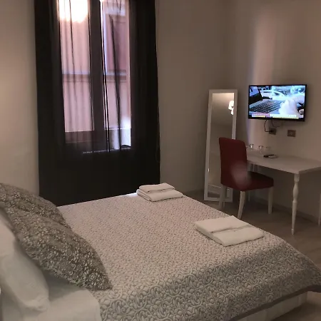 Piazza Grande B&B 볼로냐