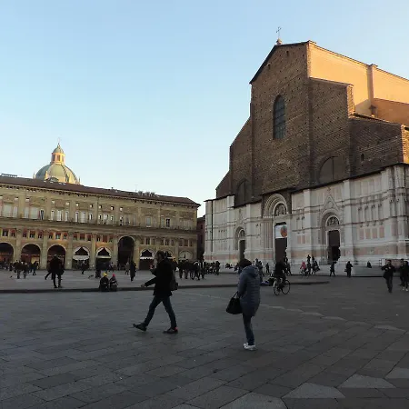 Piazza Grande Panzió Bologna