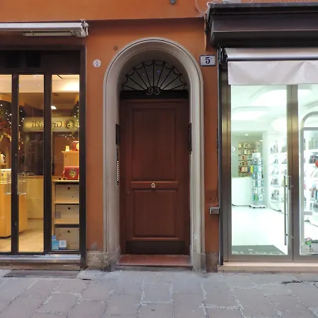 Piazza Grande Panzió Bologna